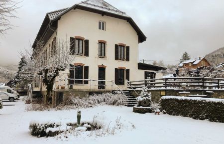 Le gîte vu du jardin, automne 2019 Gîte de groupe n°163108 Le Haut-Bréda - Isère - Le gîte vu du jardin, automne 2019