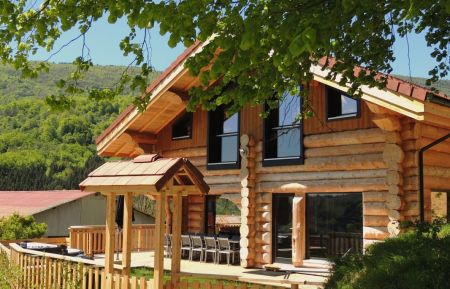 G&icirc;te n&deg;333103 Rencurel - Is&egrave;re - Le gite le Chalimont et son fameux tilleul centenaire