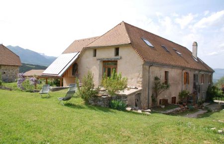 G&icirc;te de groupe n&deg;204025 Lalley - Is&egrave;re - Face sud vue du pr&eacute;
