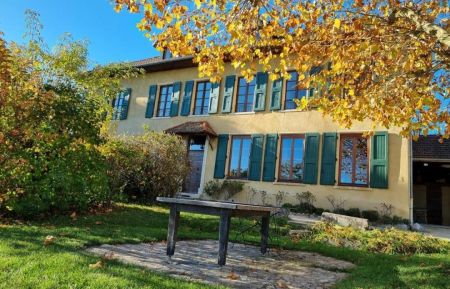 G&icirc;te n&deg;98100 Ch&eacute;lieu - Is&egrave;re - Ancienne Mairie-Ecole de Ch&eacute;lieu, notre propri&eacute;t&eacute; est un g&icirc;te depuis 1994.