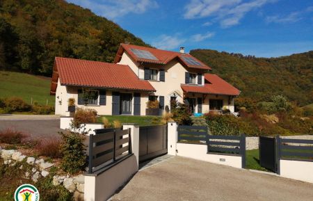 G&icirc;te n&deg;432103 Saint-Nicolas-de-Macherin - Is&egrave;re - photo