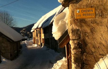 G&icirc;te n&deg;548122 Villard-de-Lans - Is&egrave;re - approche par le chemin des Pierres