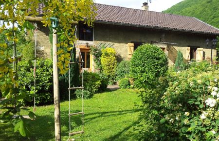 G&icirc;te n&deg;115100 Saint-Martin-de-la-Cluze - Is&egrave;re - Photo printemps