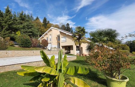 G&icirc;te n&deg;61125 Allevard - Is&egrave;re - Vue ext&eacute;rieure de la maison