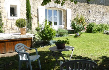G&icirc;te n&deg;410101 Saint-Lattier - Is&egrave;re - Le studio des tilleuls fa&ccedil;ade ouest c&ocirc;t&eacute; jardin