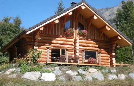 G&icirc;te n&deg;73101 Chantep&eacute;rier - Is&egrave;re - La cabane des capucins ensoleill&eacute;e